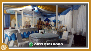 Interior tenda event dengan partisi dan dekorasi modern
