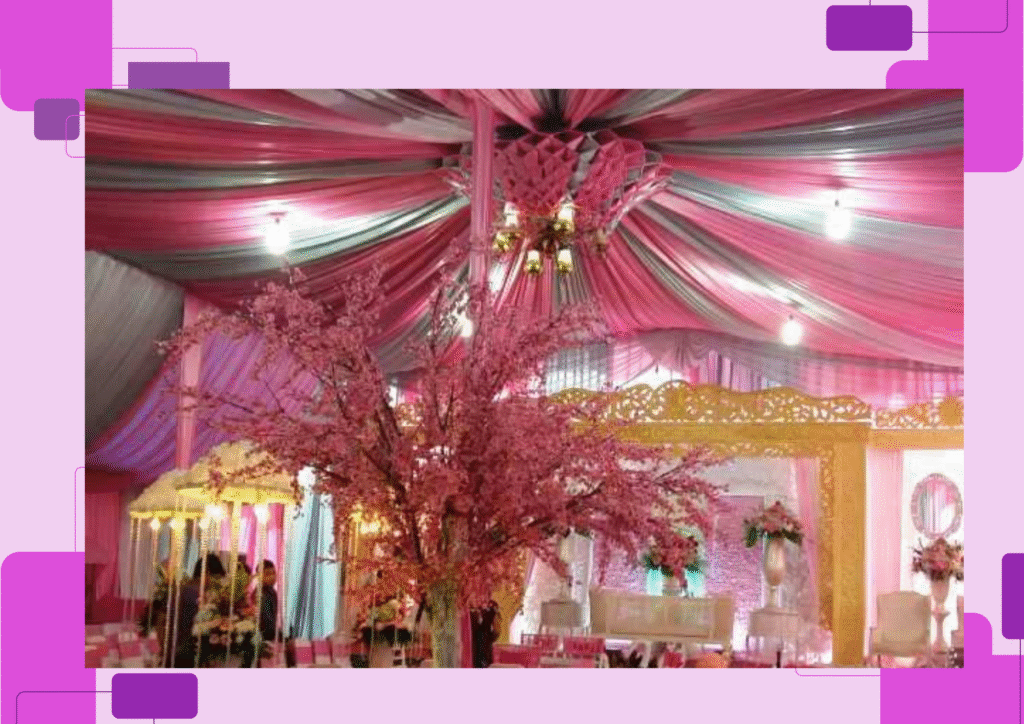 Pemasangan tenda dekorasi elegan untuk pernikahan outdoor oleh Zein Event Production