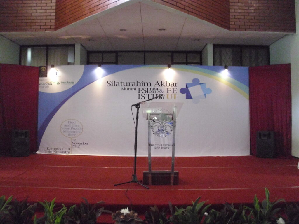 Partisi Backdrop FEUI Depok