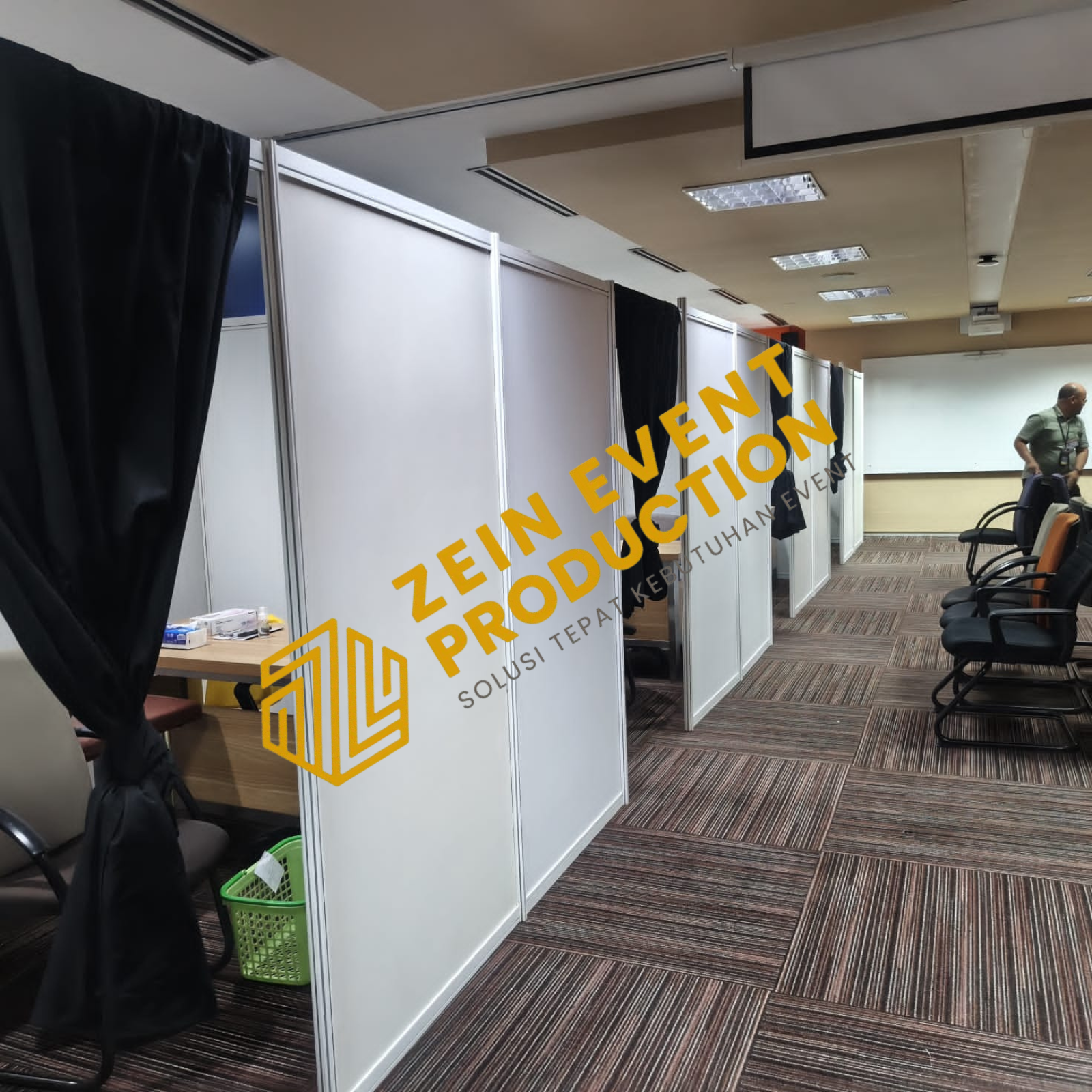Partisi R8 sebagai sekat ruangan event