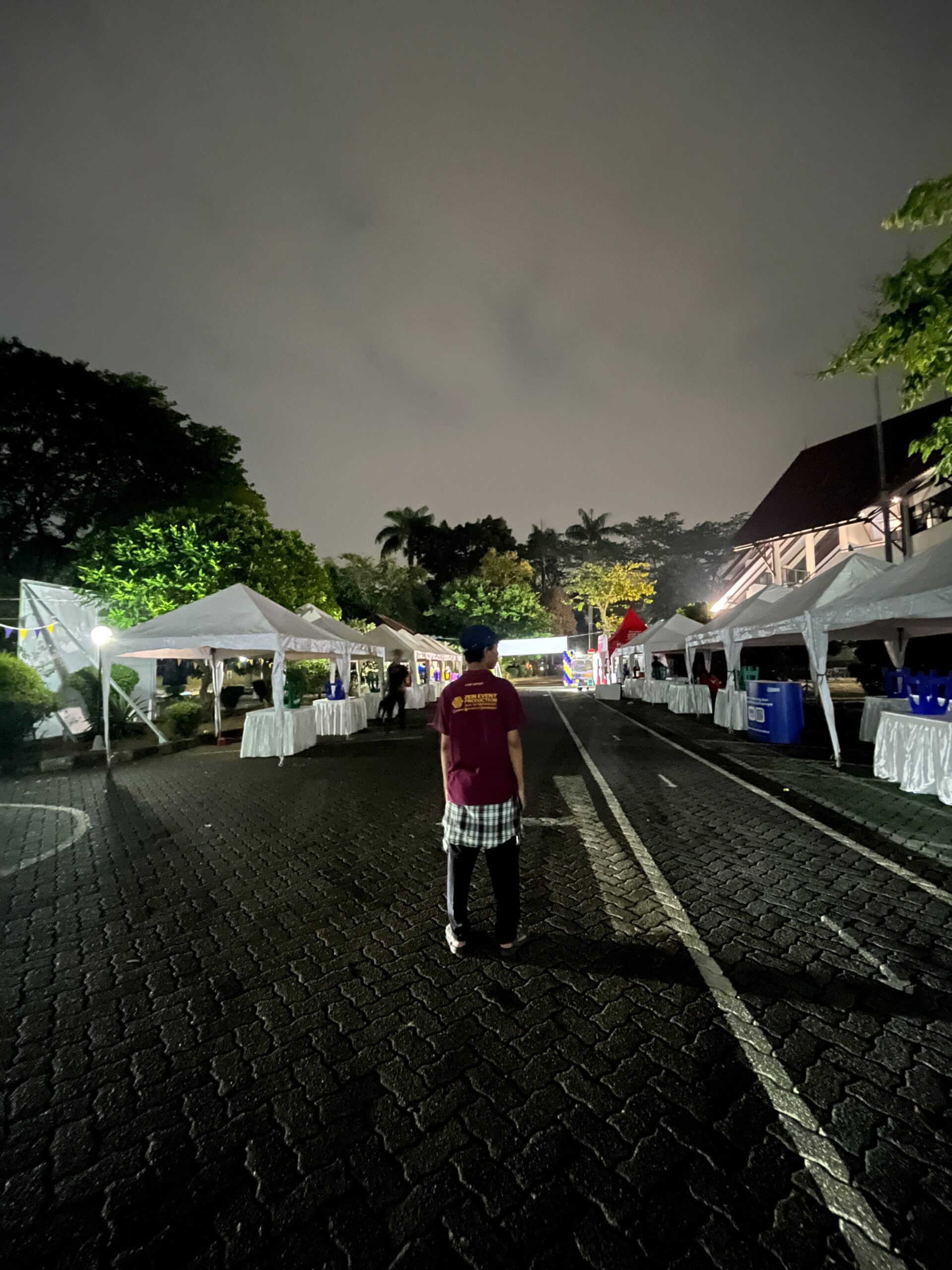 pemasangan tenda bazar dan sarnafil Zein Event Production