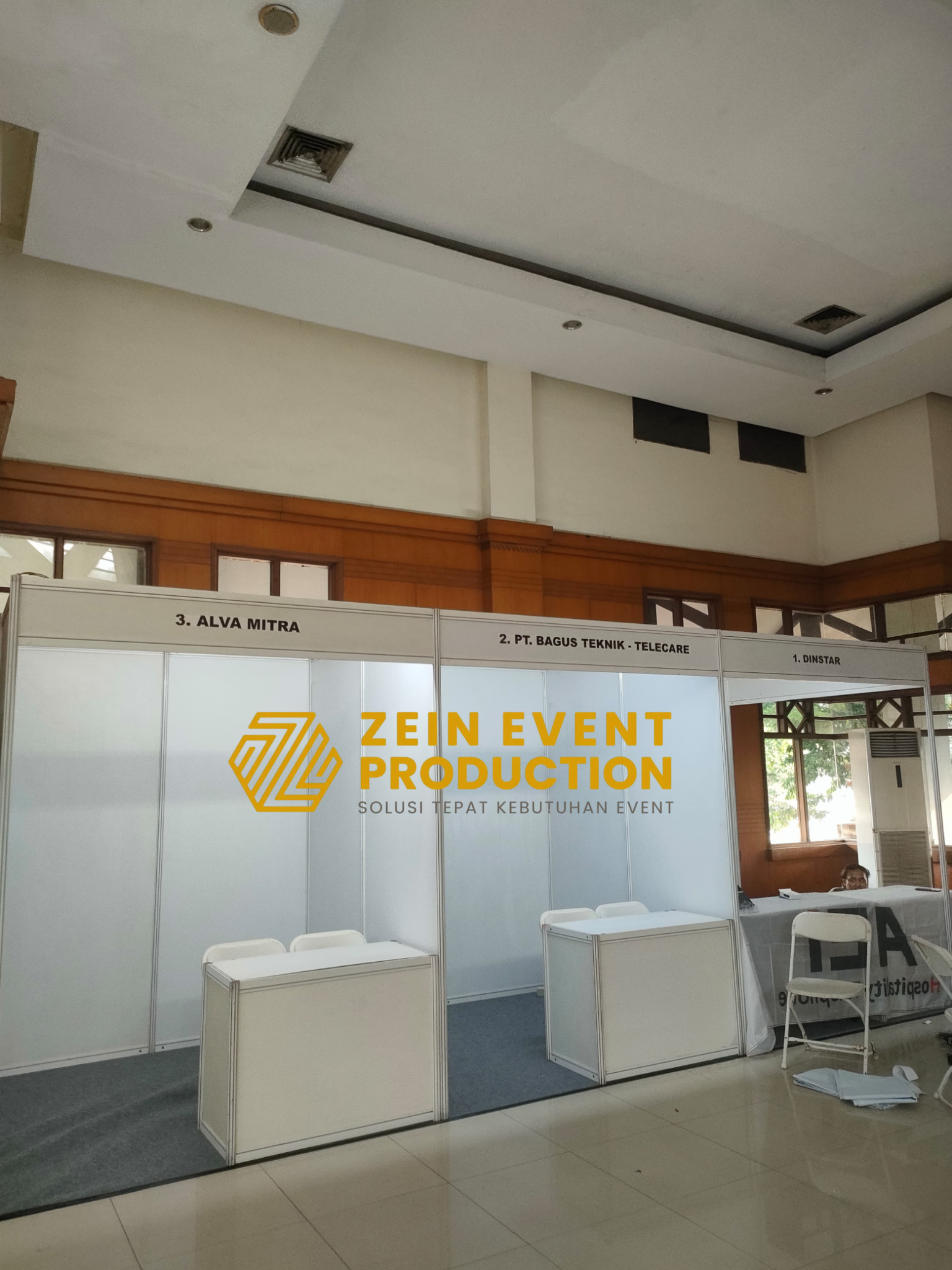 Vendor partisi R8 untuk booth pameran